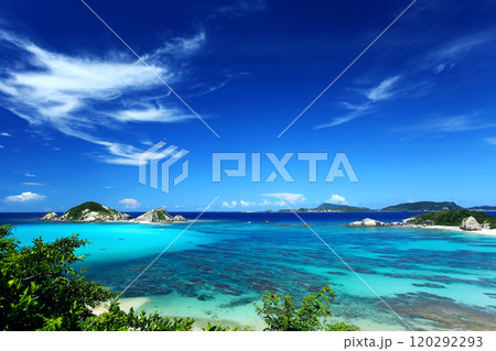 真夏の沖縄　渡嘉敷島の風景 120292293