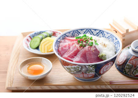 マグロの山かけ丼 （ 和歌山県 那智勝浦産 めばち鮪使用 ） 120292524