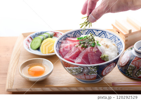 マグロの山かけ丼 ( 和歌山県 那智勝浦産 めばち鮪使用 ) マグロの山かけ丼 ( 和歌山県 那智勝浦産 めばち鮪使用 ) 120292529