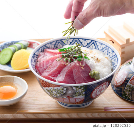 マグロの山かけ丼 ( 和歌山県 那智勝浦産 めばち鮪使用 ) マグロの山かけ丼 ( 和歌山県 那智勝浦産 めばち鮪使用 ) 120292530