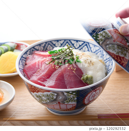 マグロの山かけ丼 ( 和歌山県 那智勝浦産 めばち鮪使用 ) マグロの山かけ丼 ( 和歌山県 那智勝浦産 めばち鮪使用 ) 120292532