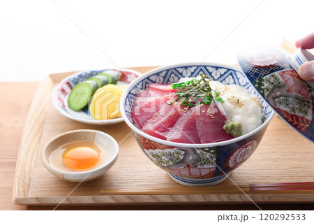 マグロの山かけ丼 ( 和歌山県 那智勝浦産 めばち鮪使用 ) マグロの山かけ丼 ( 和歌山県 那智勝浦産 めばち鮪使用 ) 120292533