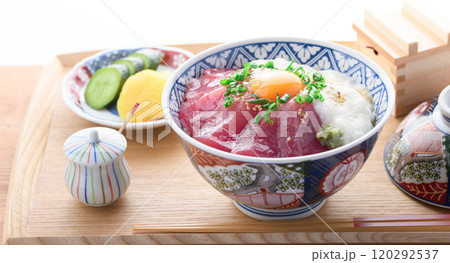 マグロの山かけ丼 ( 和歌山県 那智勝浦産 めばち鮪使用 ) マグロの山かけ丼 ( 和歌山県 那智勝浦産 めばち鮪使用 ) 120292537