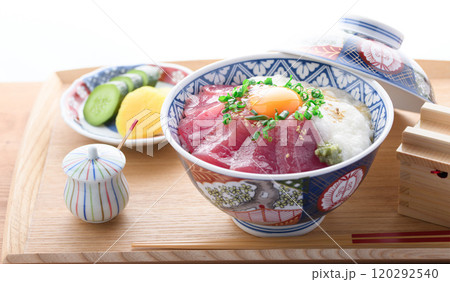 マグロの山かけ丼 ( 和歌山県 那智勝浦産 めばち鮪使用 ) マグロの山かけ丼 ( 和歌山県 那智勝浦産 めばち鮪使用 ) 120292540