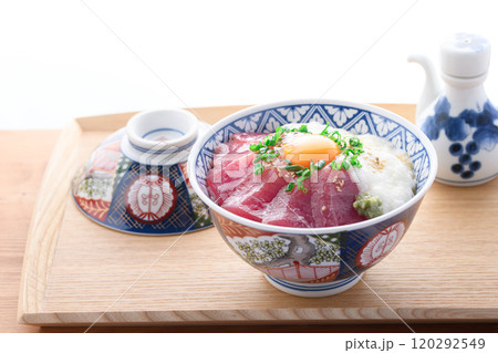 マグロの山かけ丼 ( 和歌山県 那智勝浦産 めばち鮪使用 ) マグロの山かけ丼 ( 和歌山県 那智勝浦産 めばち鮪使用 ) 120292549