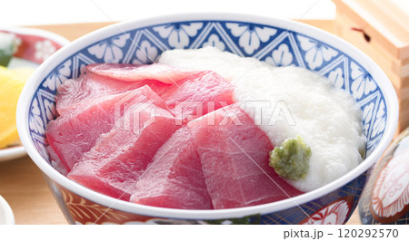 マグロの山かけ丼 ( 和歌山県 那智勝浦産 めばち鮪使用 ) マグロの山かけ丼 ( 和歌山県 那智勝浦産 めばち鮪使用 ) 120292570