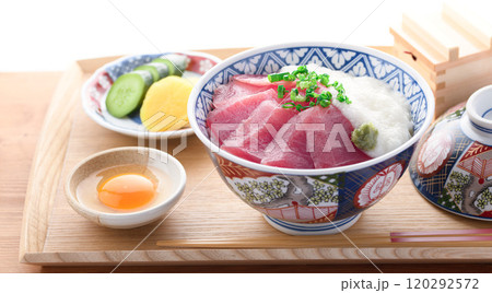 マグロの山かけ丼 （ 和歌山県 那智勝浦産 めばち鮪使用 ） 120292572