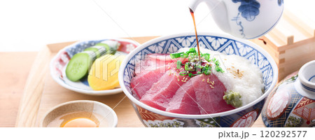 マグロの山かけ丼 （ 和歌山県 那智勝浦産 めばち鮪使用 ） 120292577
