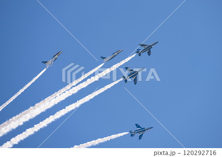 アクロバット飛行するブルーインパルス アクロバット飛行するブルーインパルス 120292716