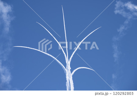 展示飛行するブルーインパルス 120292803