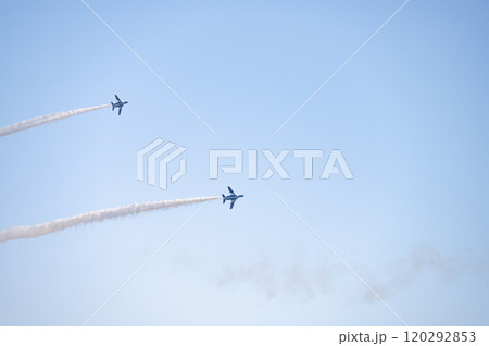 曲技飛行するブルーインパルス 120292853