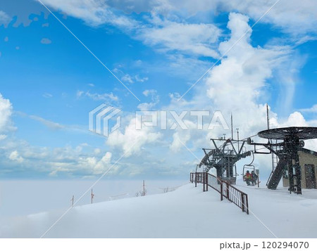 リフトのある雪景色 リフトのある雪景色 120294070