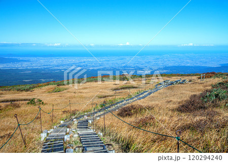 秋の月山弥陀ヶ原 120294240