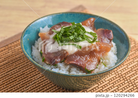 マグロのトロロどんぶり 120294266