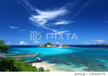 真夏の沖縄 渡嘉敷島の風景 真夏の沖縄 渡嘉敷島の風景 120294370