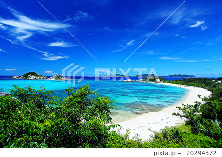 真夏の沖縄　渡嘉敷島の風景 120294372