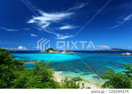 真夏の沖縄　渡嘉敷島の風景 120294374