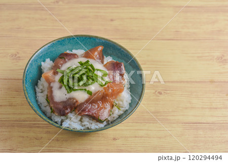 マグロのトロロどんぶり マグロのトロロどんぶり 120294494