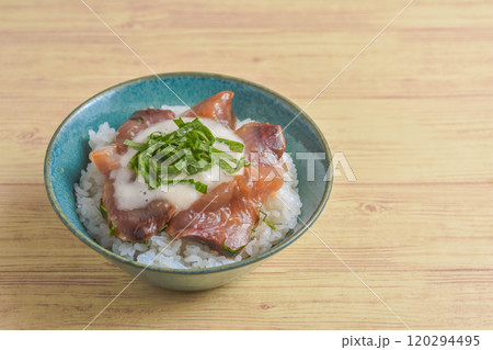 マグロのトロロどんぶり マグロのトロロどんぶり 120294495