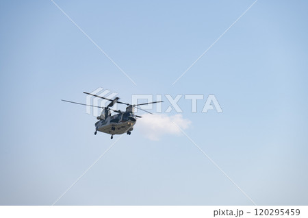 大型輸送ヘリコプターチヌーク 120295459