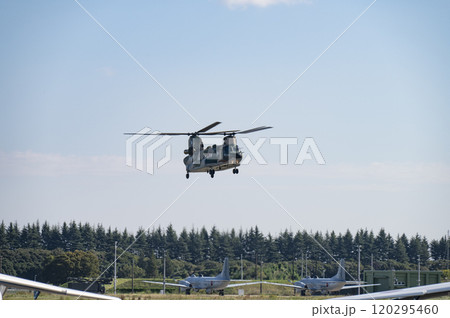 大型輸送ヘリコプターチヌーク 120295460