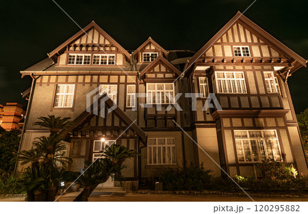 福岡県北九州市門司区 ライトアップされた旧門司三井倶楽部 福岡県北九州市門司区 ライトアップされた旧門司三井倶楽部 120295882