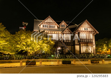 福岡県北九州市門司区 ライトアップされた旧門司三井倶楽部 福岡県北九州市門司区 ライトアップされた旧門司三井倶楽部 120295883