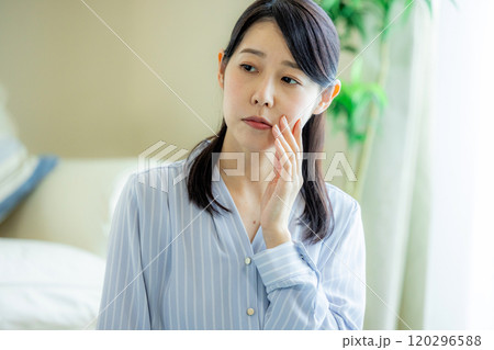 鬱　ミドル女性 120296588