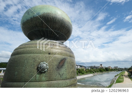 三条大橋の擬宝珠と刀傷 三条大橋の擬宝珠と刀傷 120296963