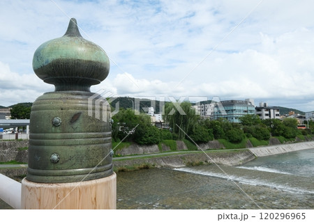 三条大橋の擬宝珠と刀傷 120296965