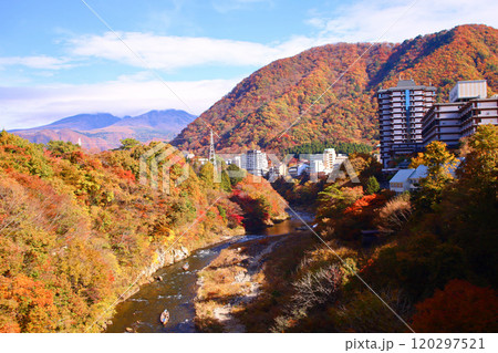 日光市 鬼怒川温泉 鬼怒川の紅葉とライン下り 日光市 鬼怒川温泉 鬼怒川の紅葉とライン下り 120297521