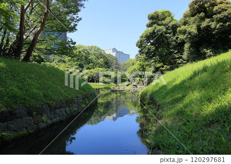 初夏の小石川後楽園 120297681