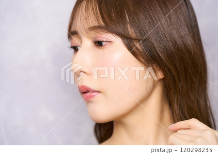 若い日本人女性のファッションポートレート 120298235
