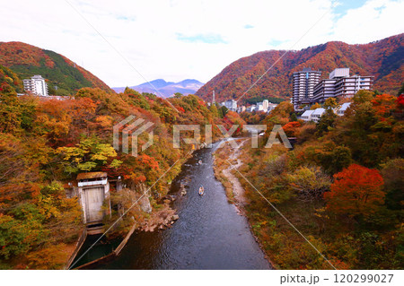 日光市 鬼怒川温泉 鬼怒川の紅葉とライン下り 日光市 鬼怒川温泉 鬼怒川の紅葉とライン下り 120299027
