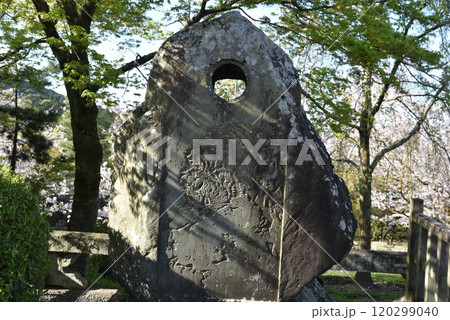 清水寺の虎の石灯籠 清水寺の虎の石灯籠 120299040