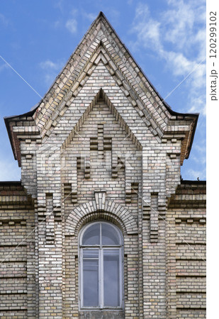 Old house in Vilnius 120299102