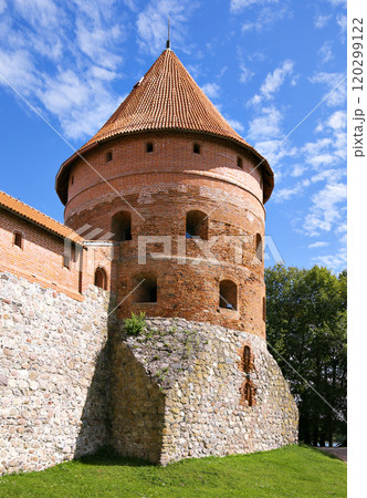 Tower of the Trakai Castle near Vilnius 120299122
