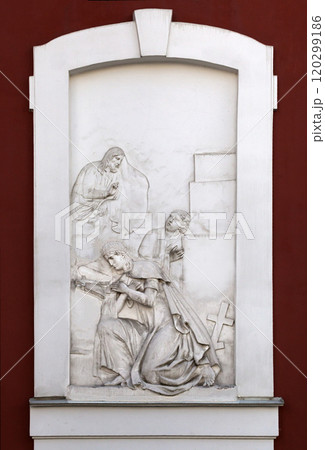Bas-relief on a wall of a church 120299186