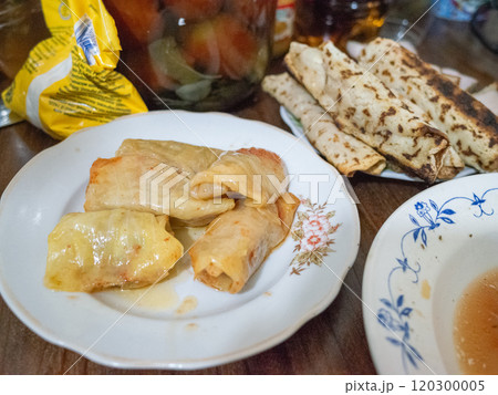 【ウクライナ】チェルニヒウのボランティアセンターで作られる家庭料理 【ウクライナ】チェルニヒウのボランティアセンターで作られる家庭料理 120300005