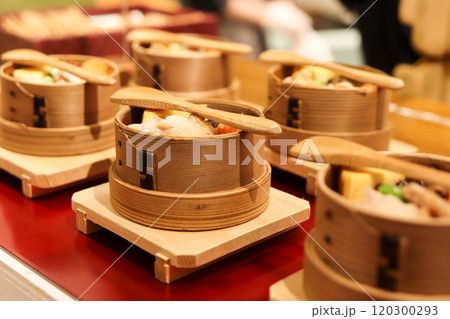 大量のわっぱめし 120300293