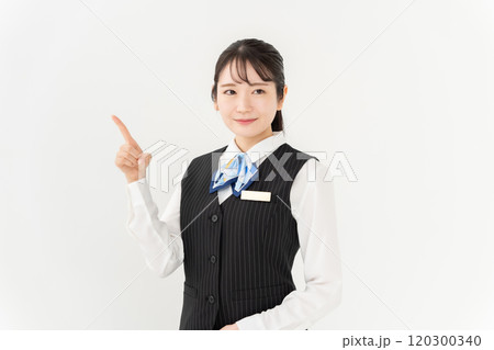 ビジネス　女性　制服　指差し 120300340
