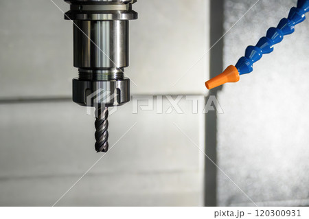 Close up scene the solid flat nose end mill tool attached the spindle. 120300931