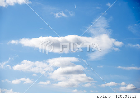 秋の空 晴れ 青空 11月 素材 120301513