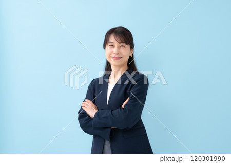 女性　ポートレート 120301990