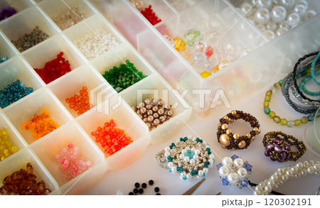 ビーズでハンドメイド　手芸　趣味　ファッションアイテム作り 120302191
