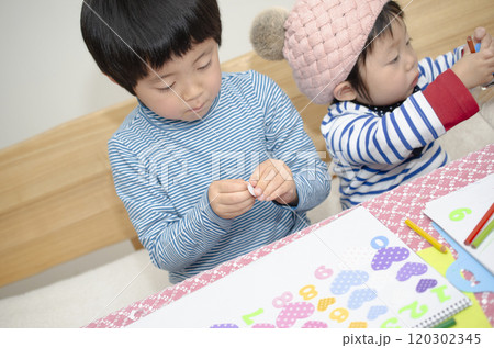 子供 120302345