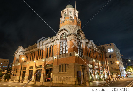 福岡県北九州市門司区 ライトアップされた旧大阪商船門司支店 福岡県北九州市門司区 ライトアップされた旧大阪商船門司支店 120302390