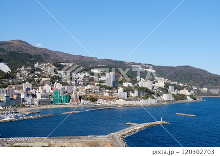 静岡県熱海市_あいじょう岬展望台から熱海の街並み5_2024年1月 120302703