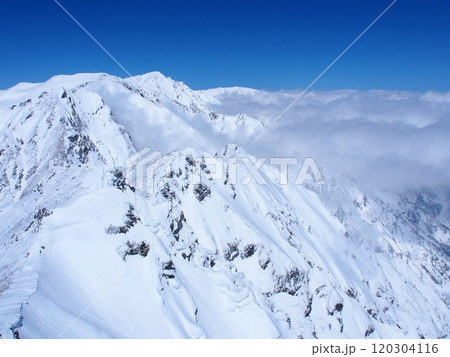 冬の北アルプス・唐松岳から望む白馬三山 120304116