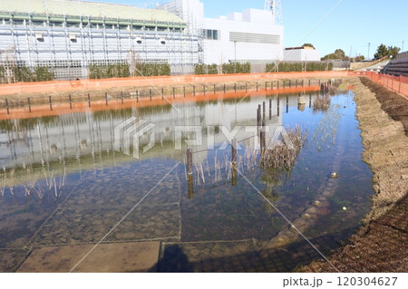 ぴあぱーく妙典内にある工事中の調整池 120304627